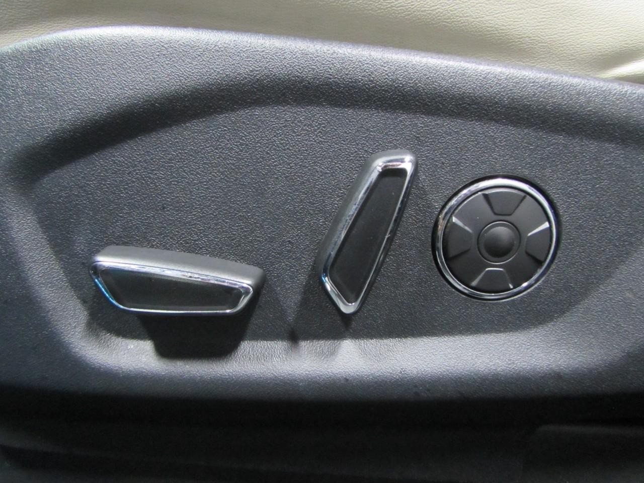 Ford Explorer Vehicle Full-screen Gallery Image 22