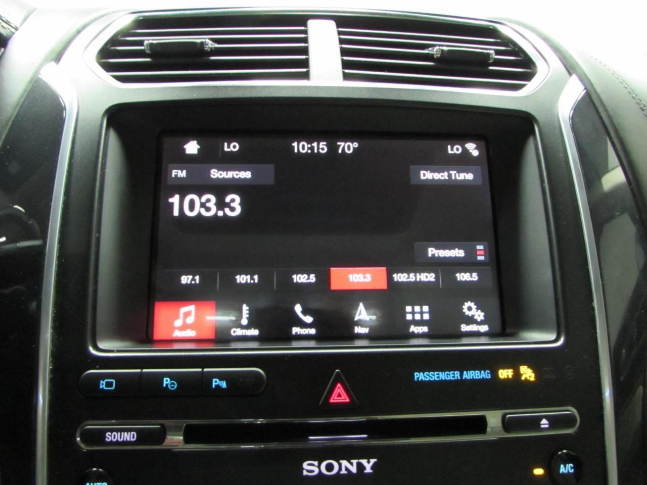 Ford Explorer Vehicle Full-screen Gallery Image 28