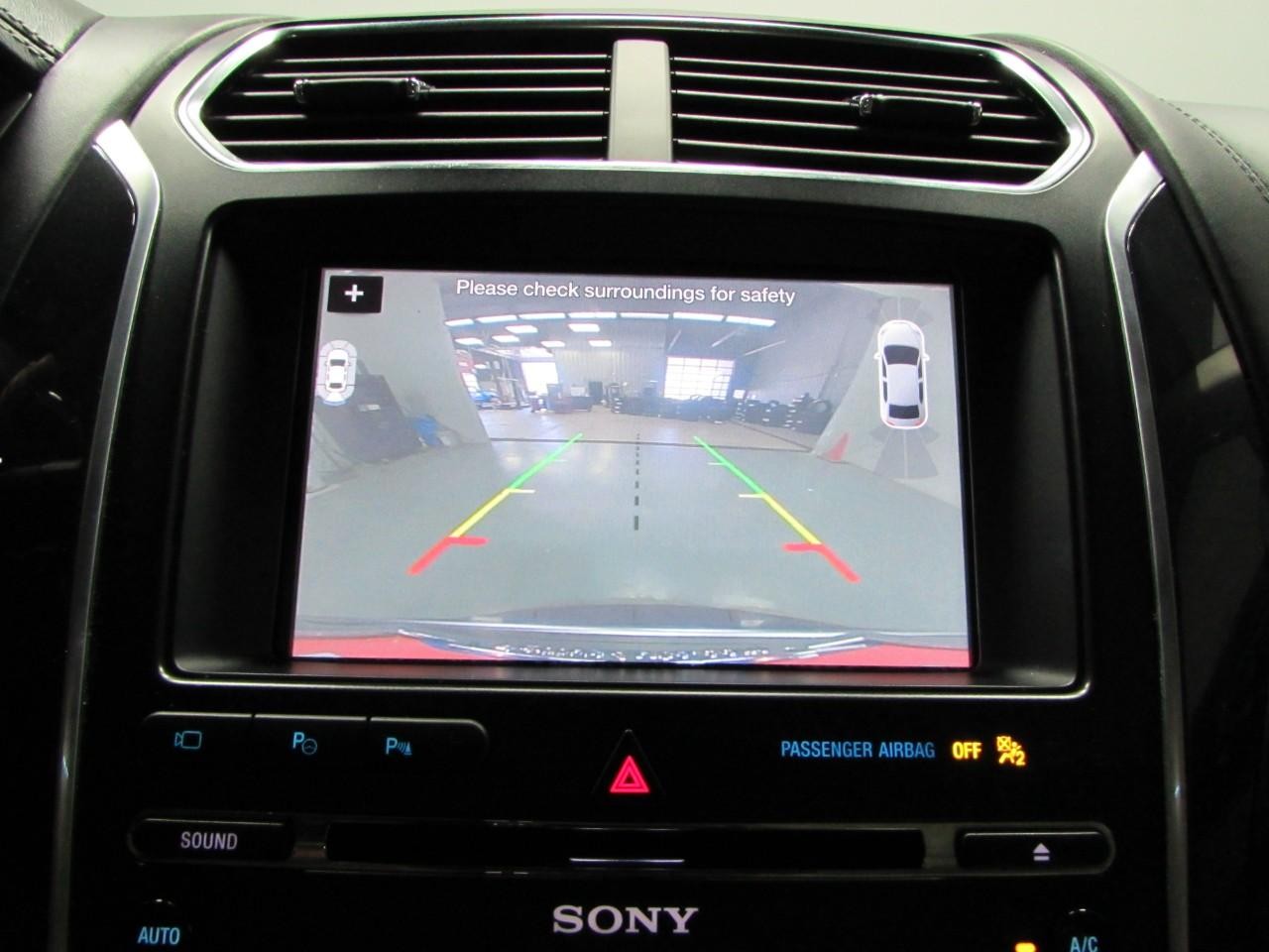 Ford Explorer Vehicle Full-screen Gallery Image 29