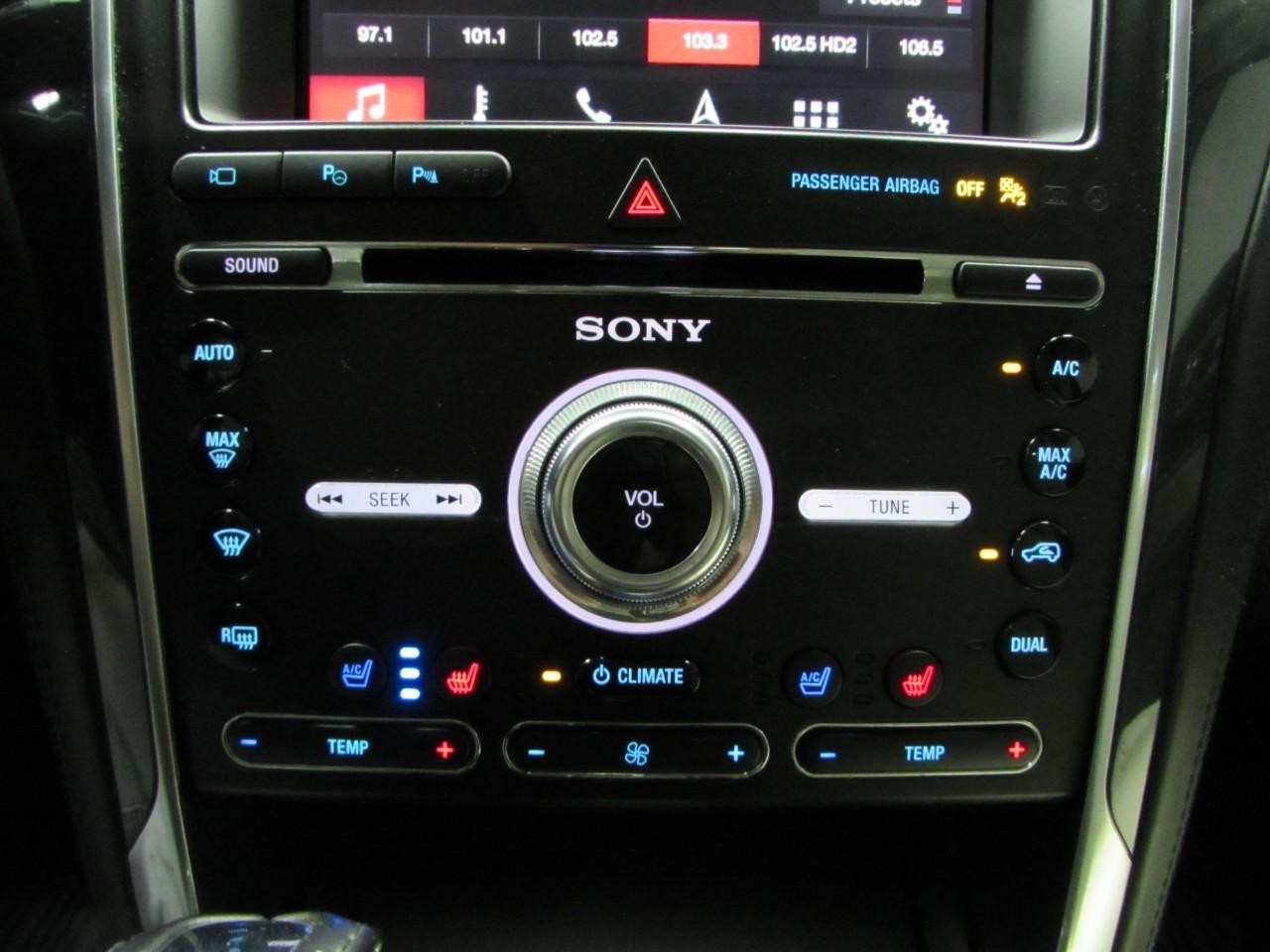 Ford Explorer Vehicle Full-screen Gallery Image 30