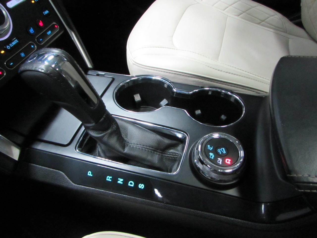 Ford Explorer Vehicle Full-screen Gallery Image 31