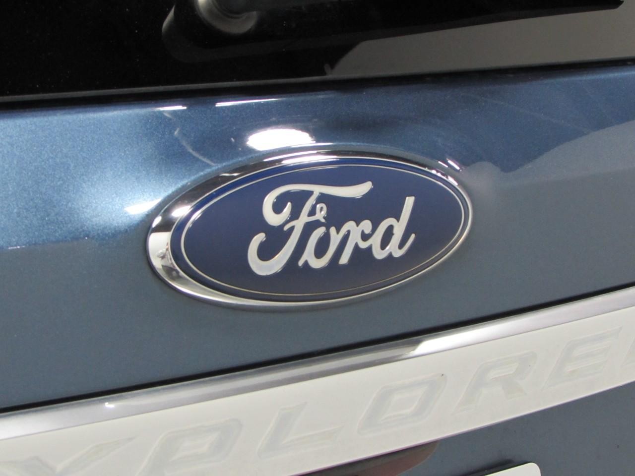 Ford Explorer Vehicle Full-screen Gallery Image 34
