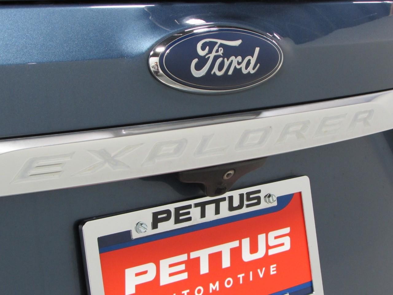 Ford Explorer Vehicle Full-screen Gallery Image 36