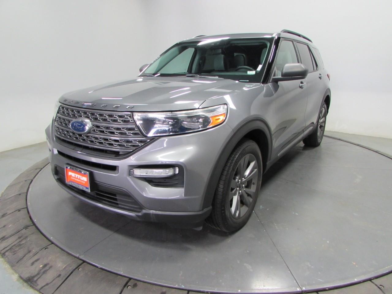 Ford Explorer Vehicle Full-screen Gallery Image 03
