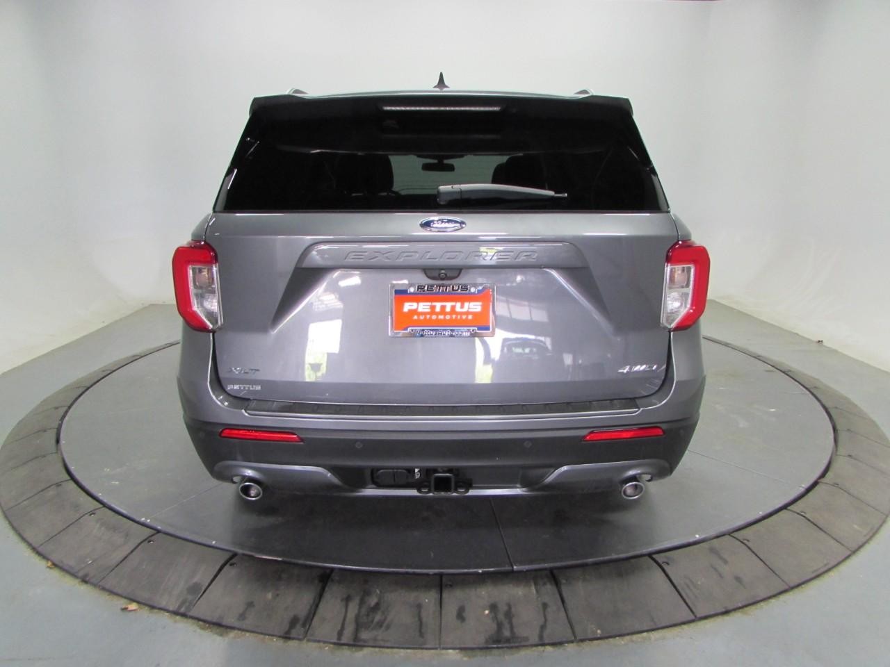 Ford Explorer Vehicle Full-screen Gallery Image 06