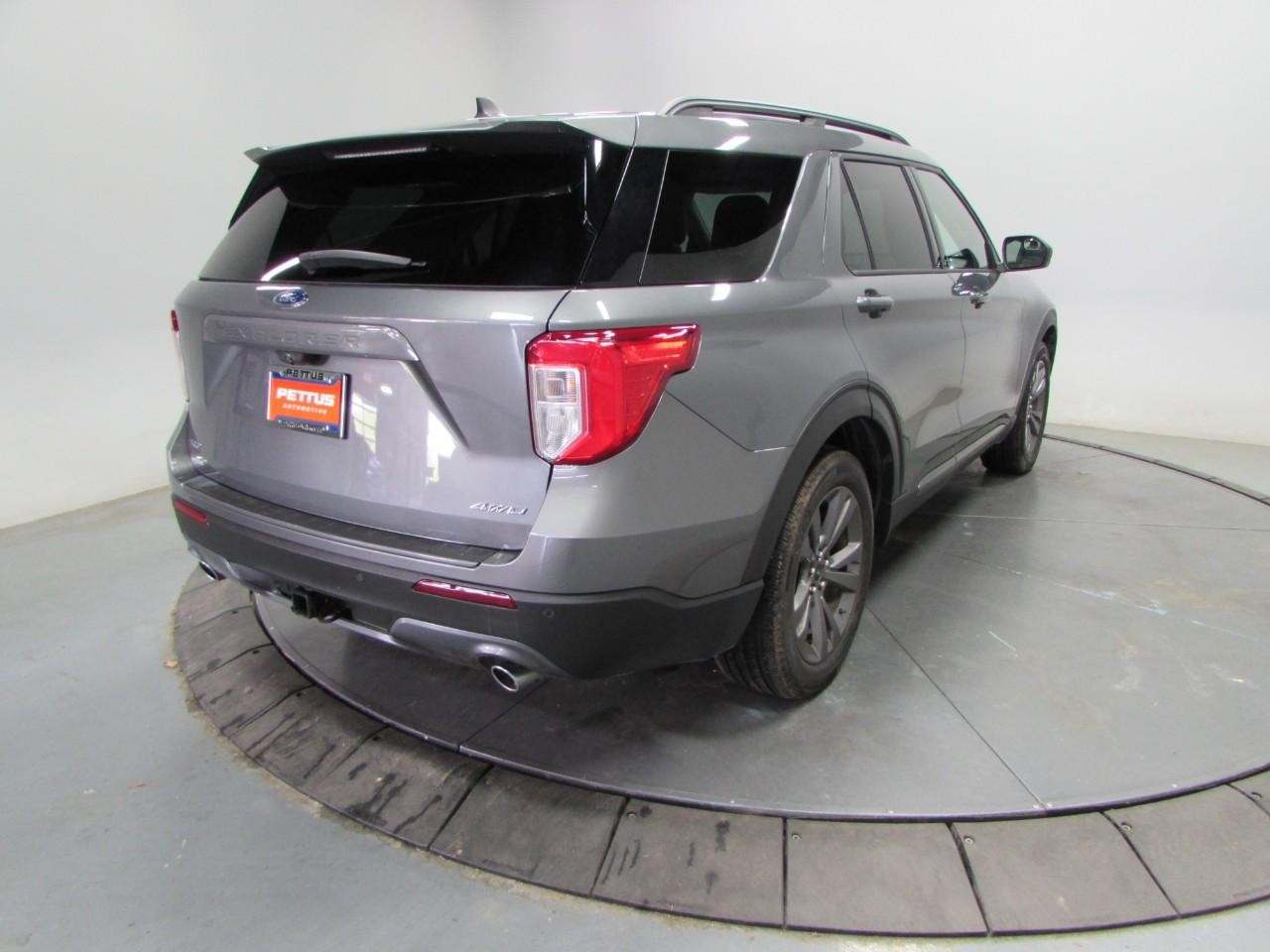 Ford Explorer Vehicle Full-screen Gallery Image 07