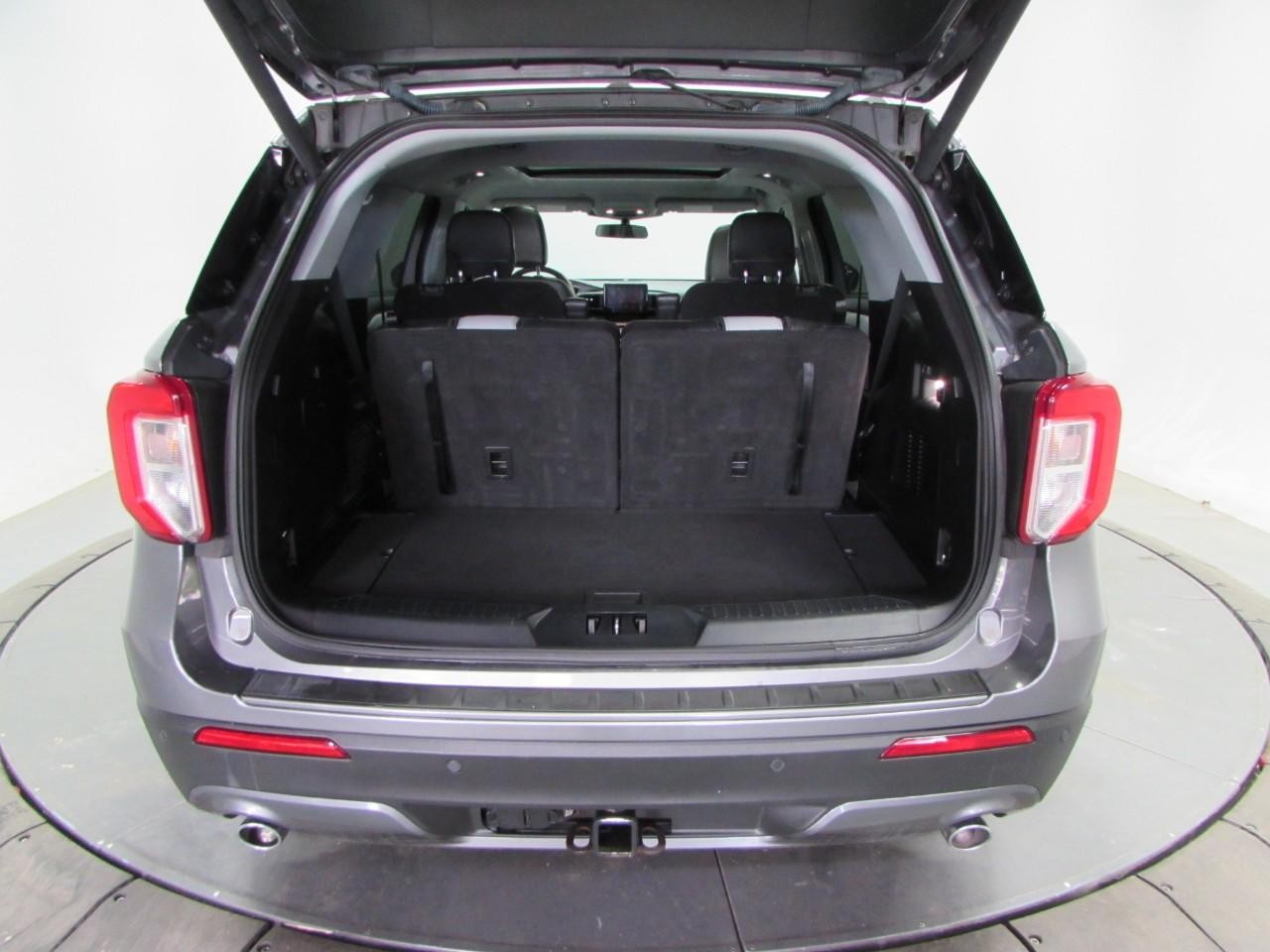 Ford Explorer Vehicle Full-screen Gallery Image 11