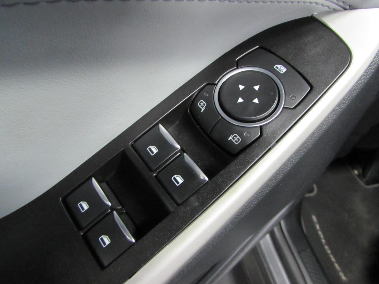 Ford Explorer Vehicle Full-screen Gallery Image 22