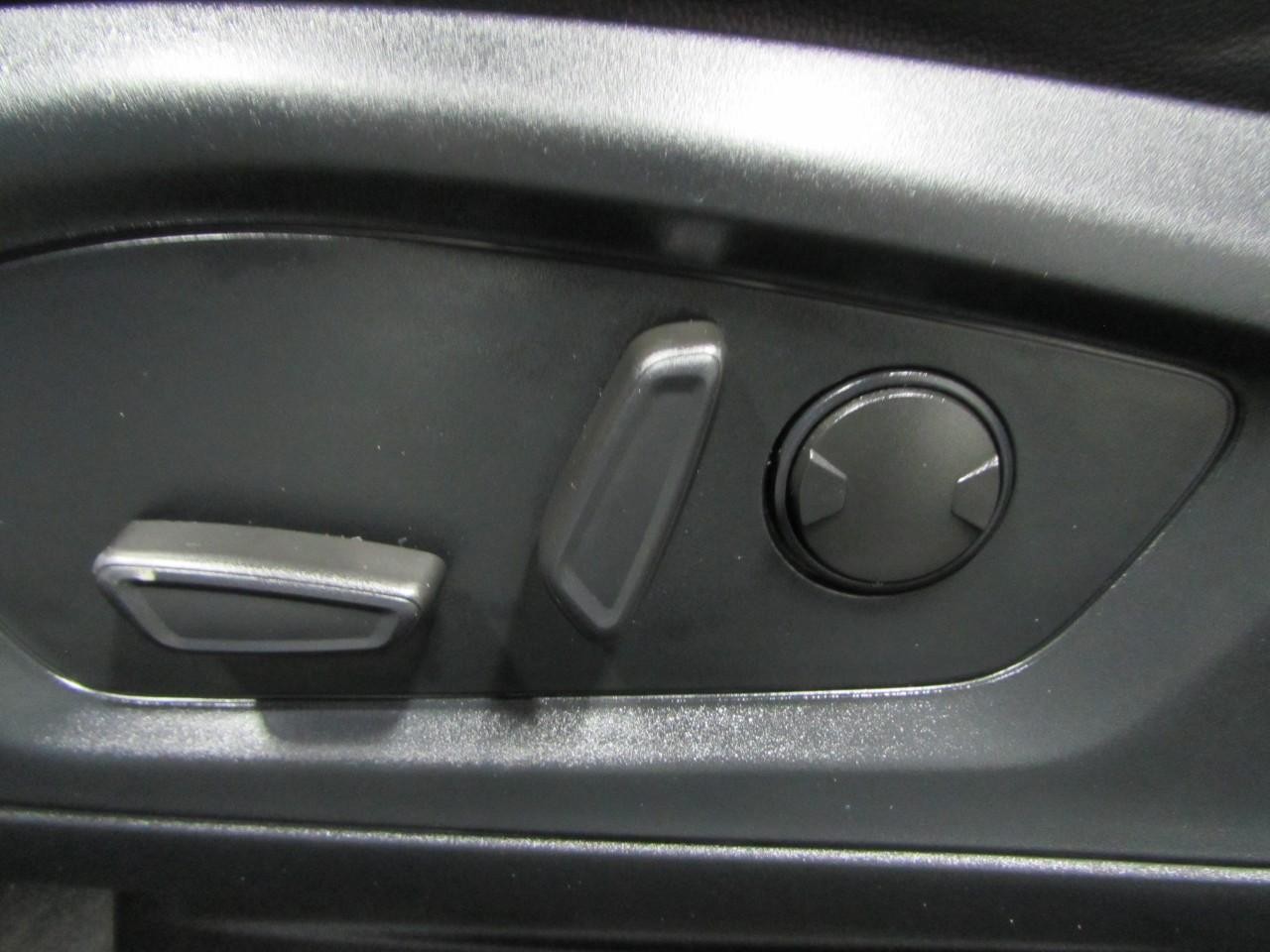 Ford Explorer Vehicle Full-screen Gallery Image 23