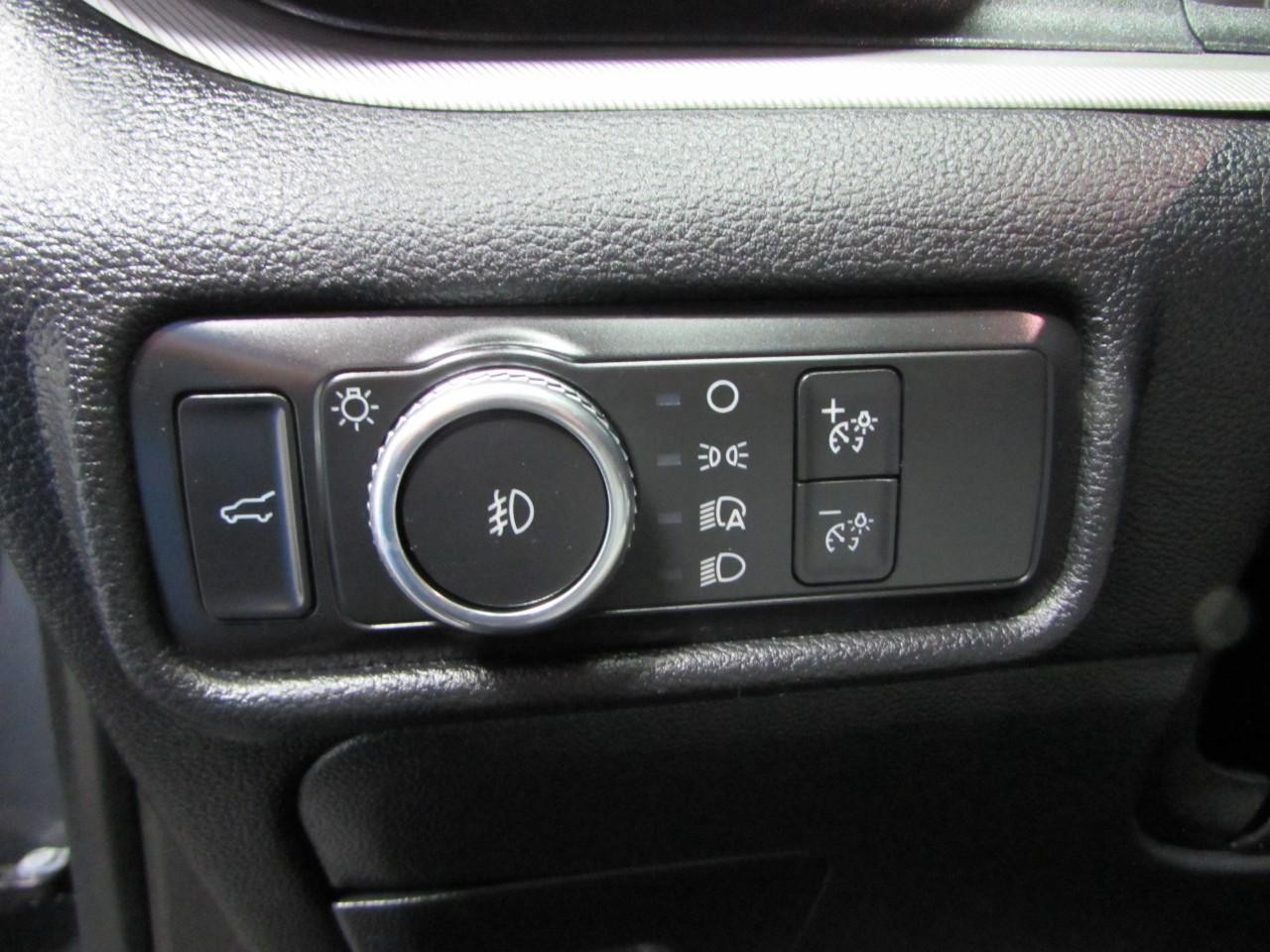 Ford Explorer Vehicle Full-screen Gallery Image 24