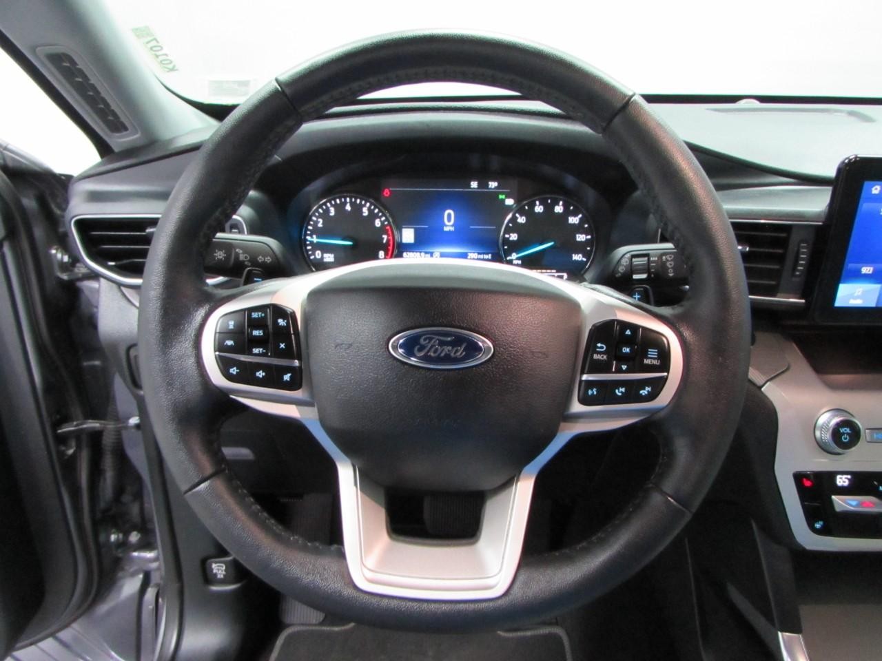 Ford Explorer Vehicle Full-screen Gallery Image 25