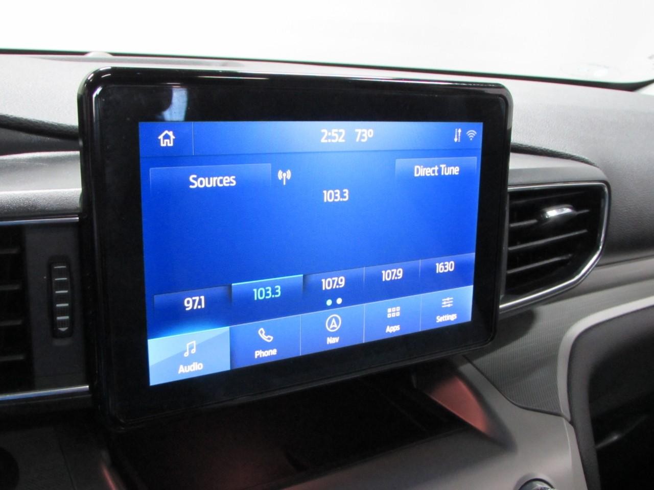 Ford Explorer Vehicle Full-screen Gallery Image 29
