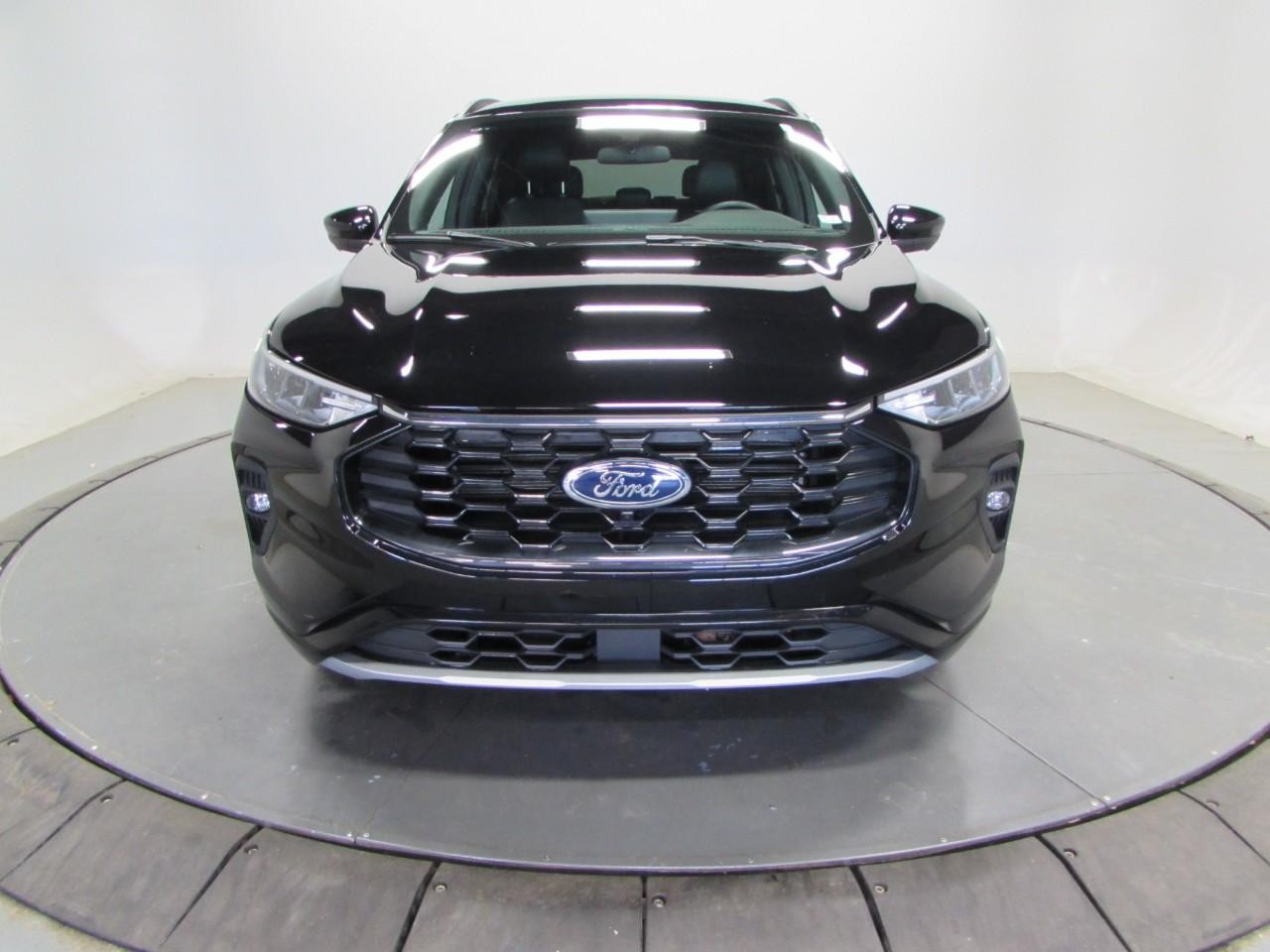 Ford Escape Hybrid Vehicle Full-screen Gallery Image 02