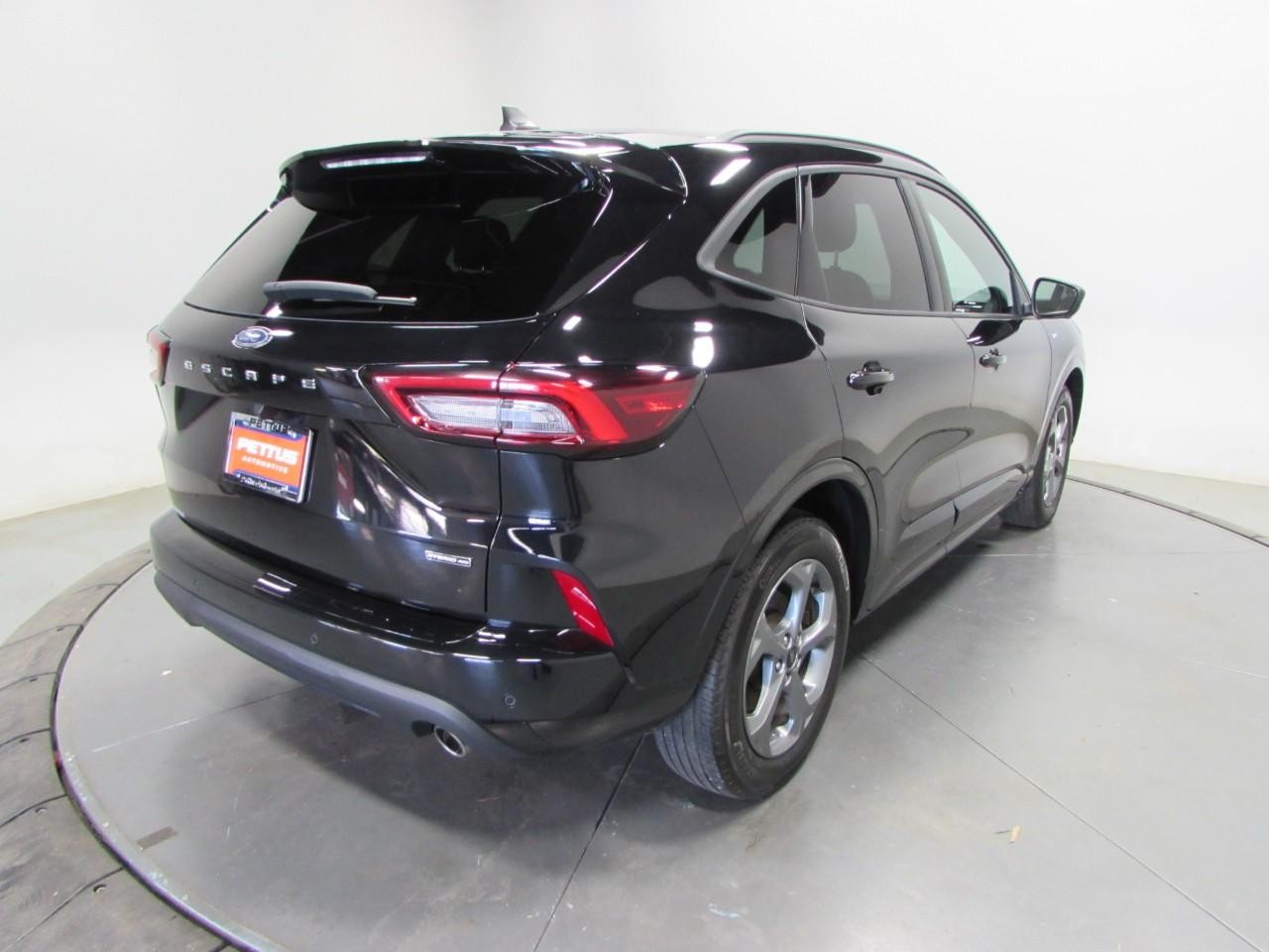 Ford Escape Hybrid Vehicle Full-screen Gallery Image 07