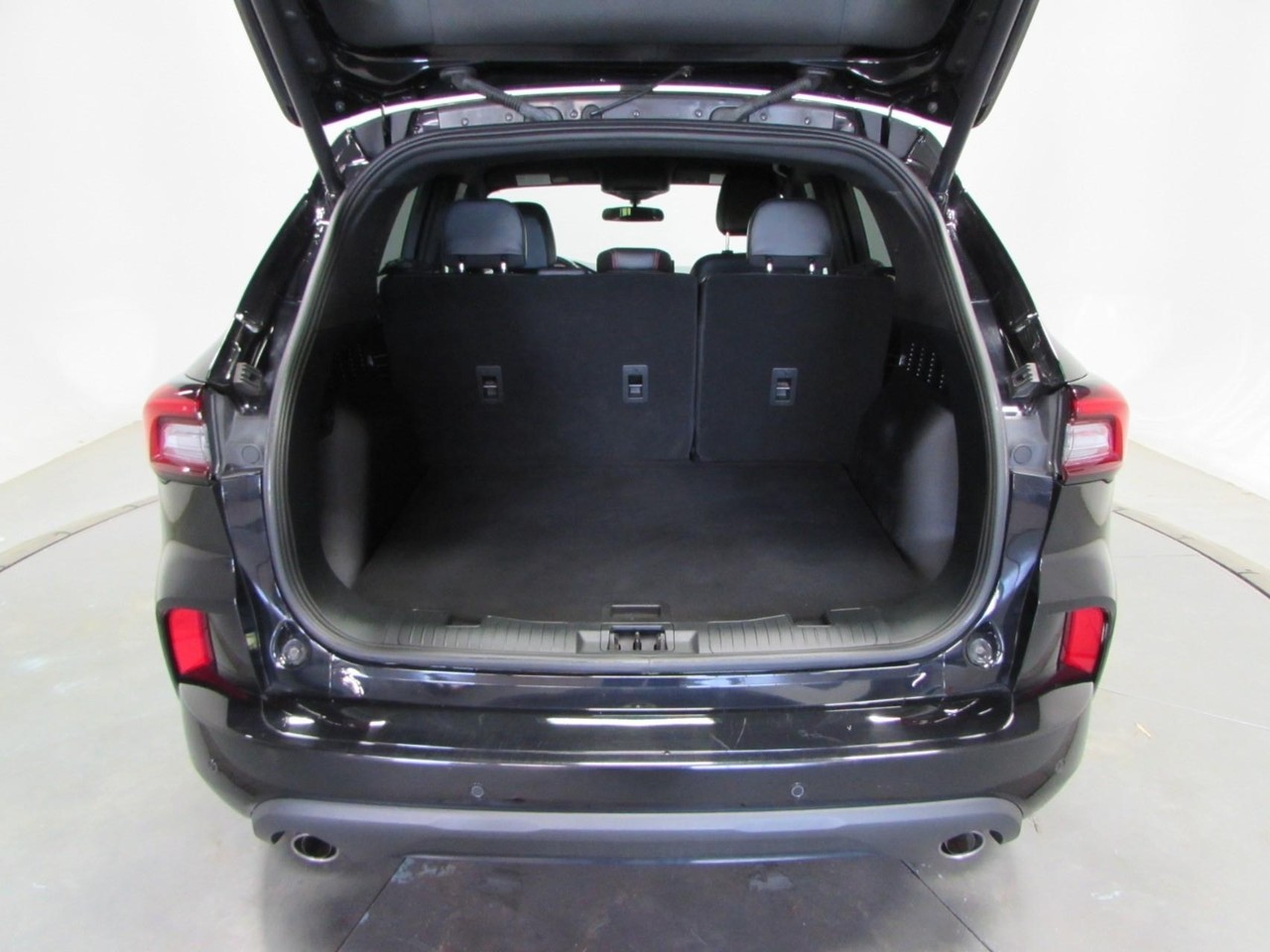 Ford Escape Hybrid Vehicle Full-screen Gallery Image 11