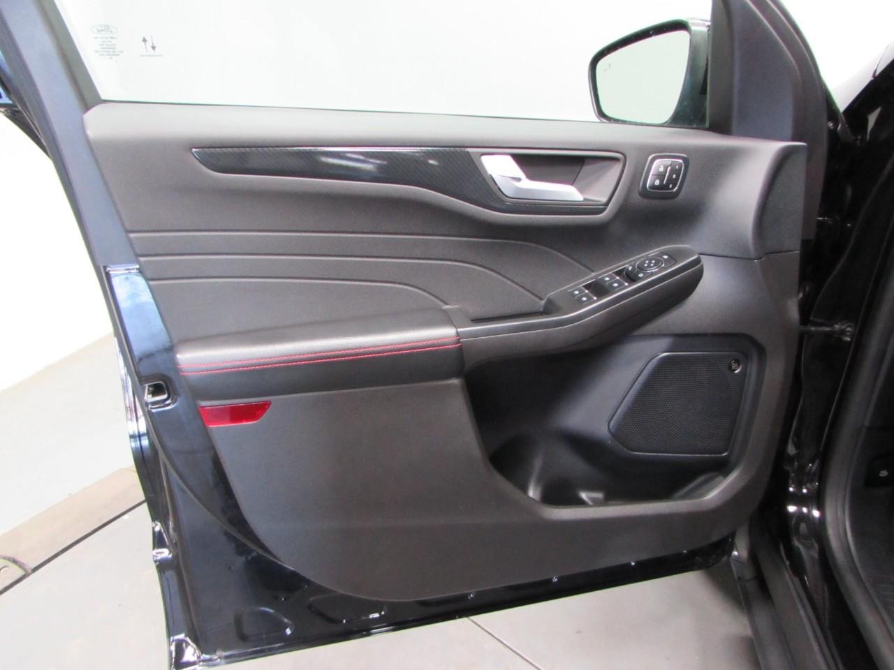 Ford Escape Hybrid Vehicle Full-screen Gallery Image 12
