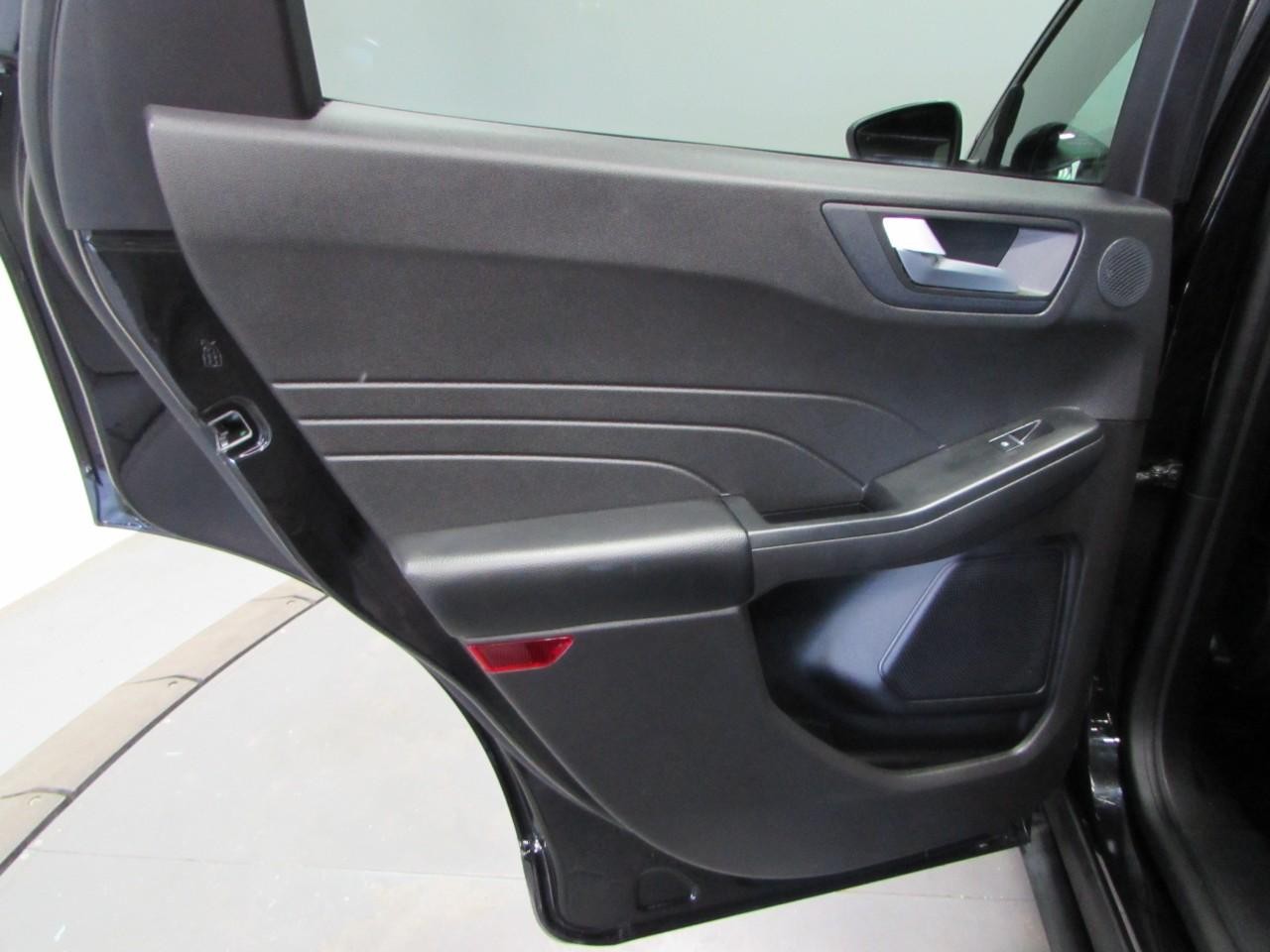 Ford Escape Hybrid Vehicle Full-screen Gallery Image 14