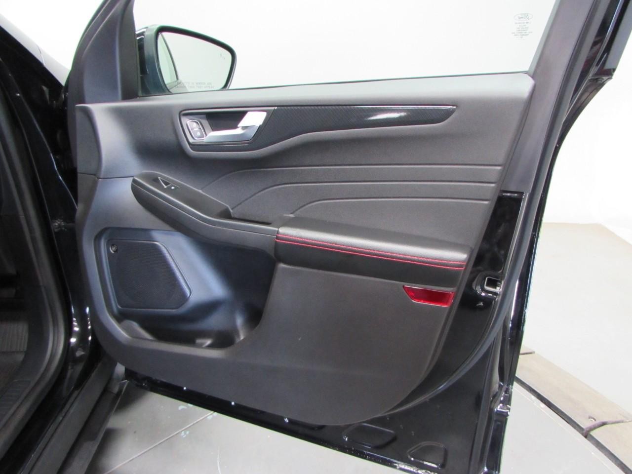 Ford Escape Hybrid Vehicle Full-screen Gallery Image 16