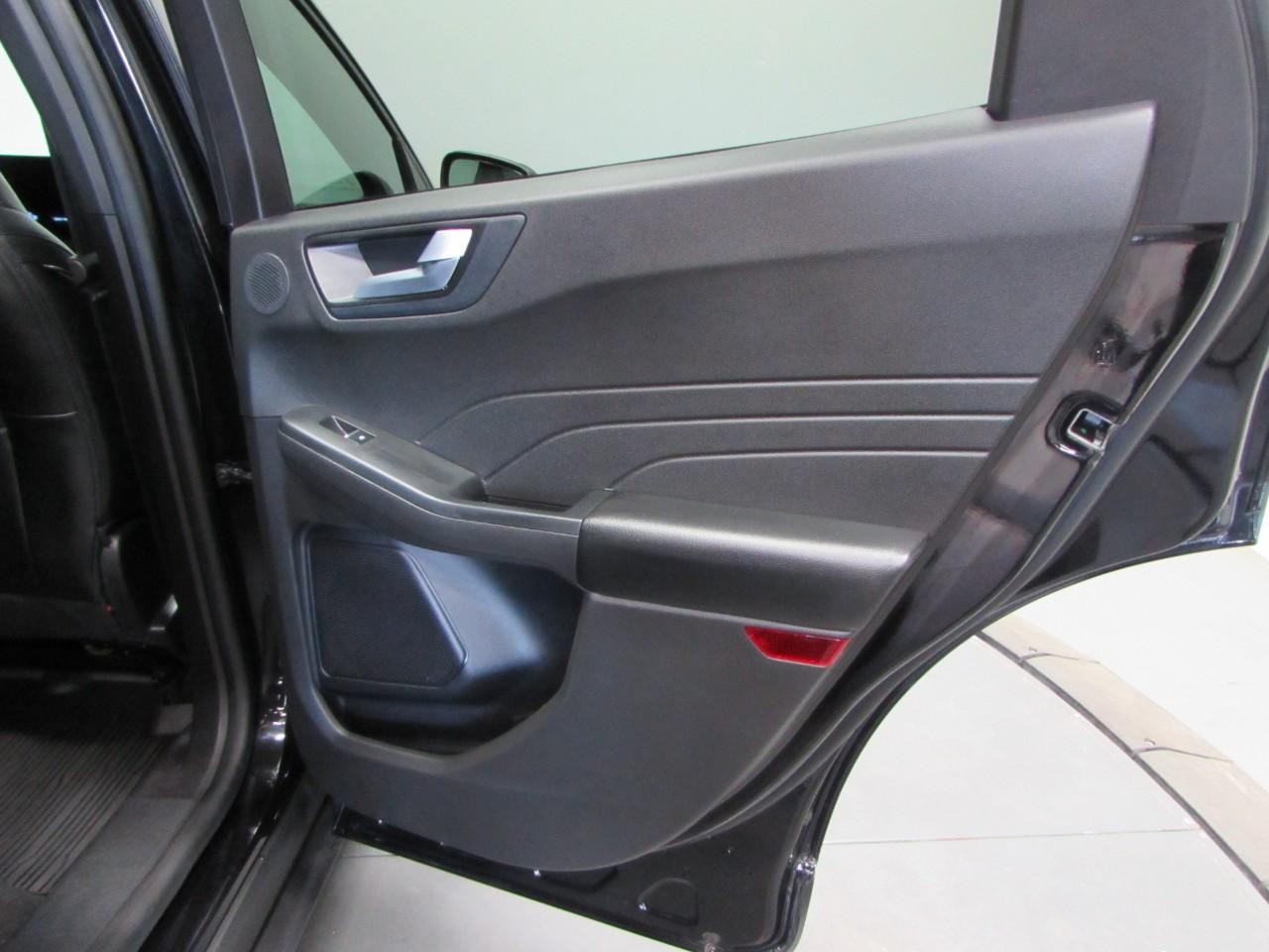 Ford Escape Hybrid Vehicle Full-screen Gallery Image 18
