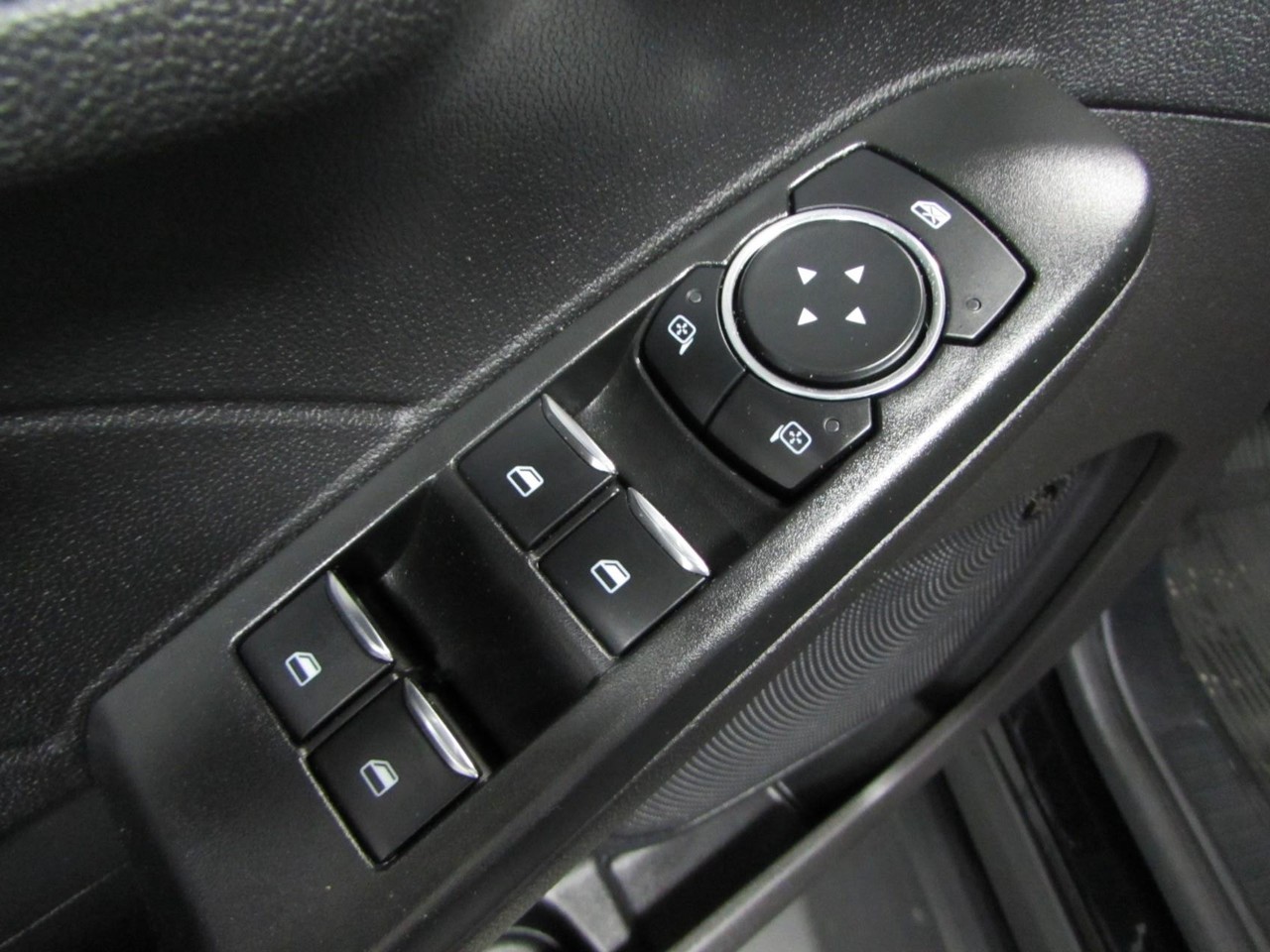 Ford Escape Hybrid Vehicle Full-screen Gallery Image 20