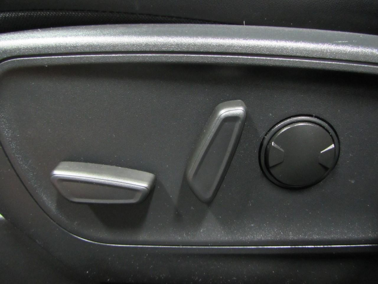 Ford Escape Hybrid Vehicle Full-screen Gallery Image 22