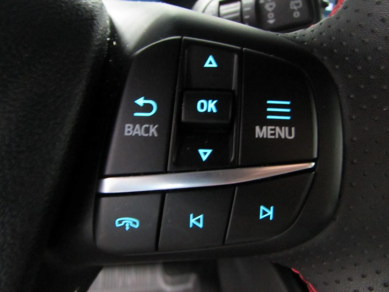 Ford Escape Hybrid Vehicle Full-screen Gallery Image 26