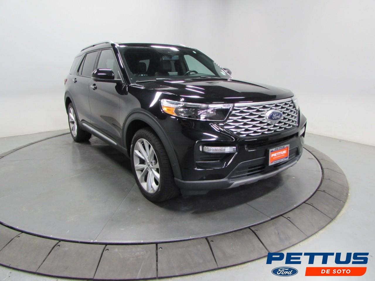 Ford Explorer Vehicle Full-screen Gallery Image 01
