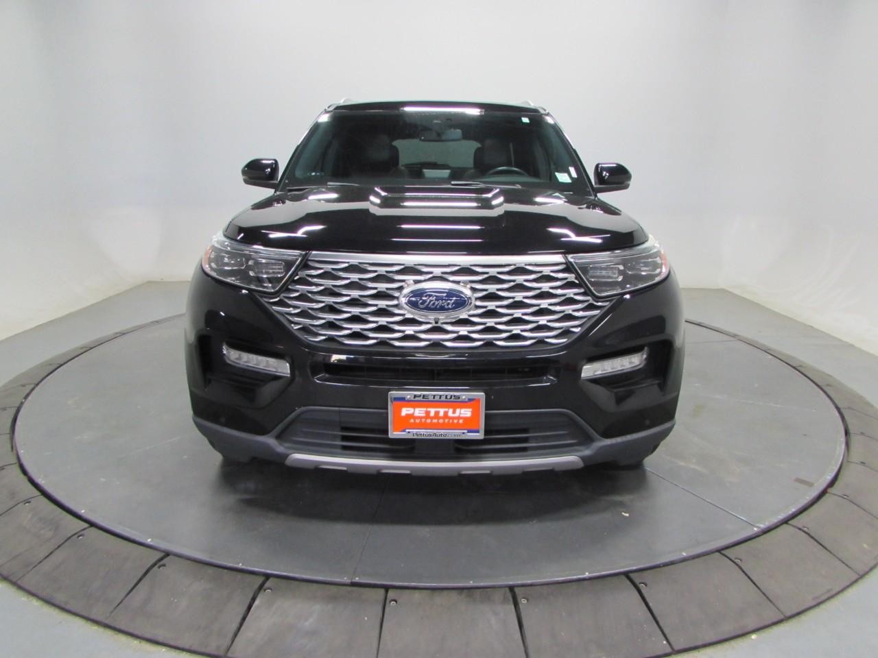 Ford Explorer Vehicle Full-screen Gallery Image 02