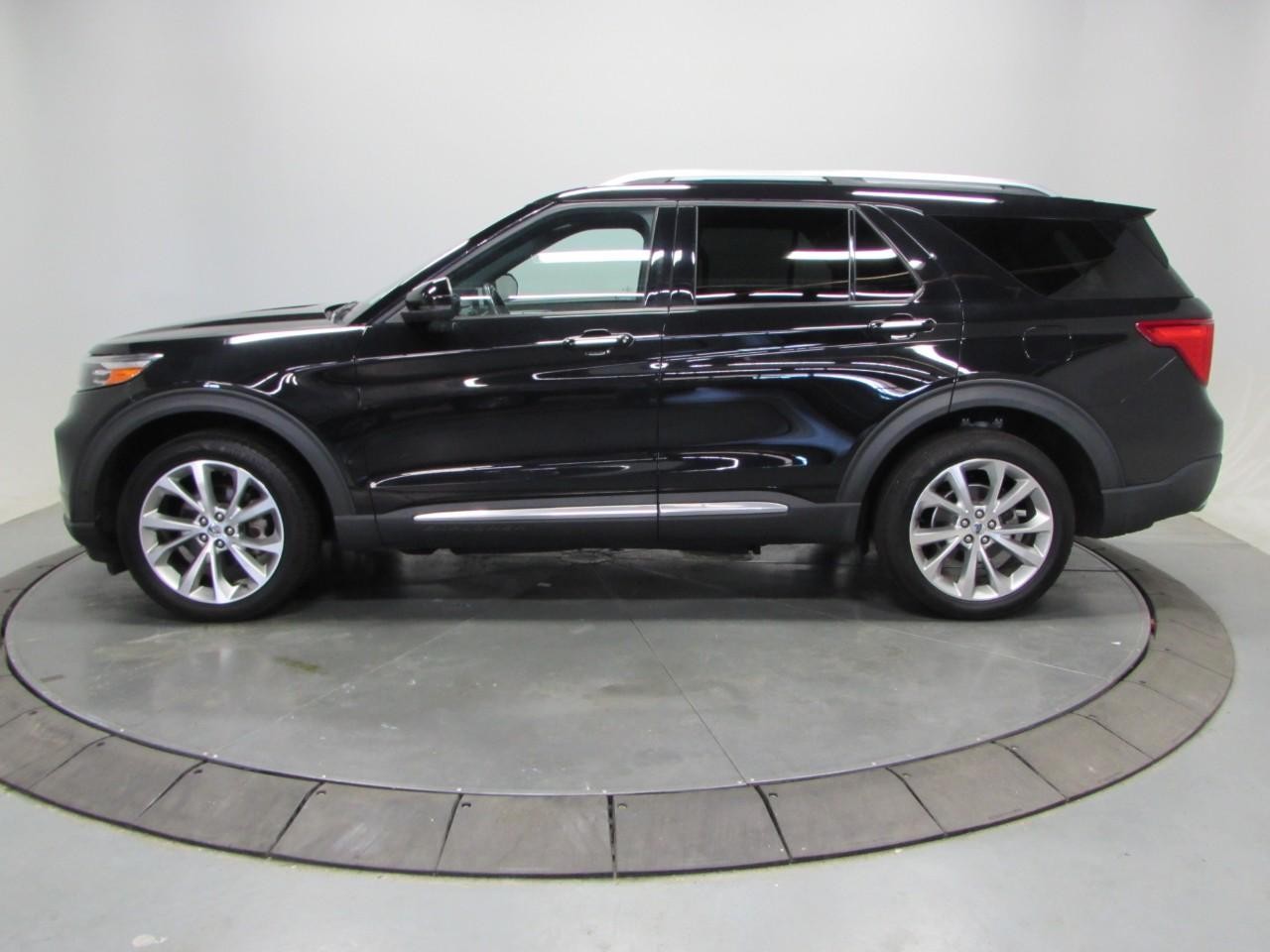 Ford Explorer Vehicle Full-screen Gallery Image 04