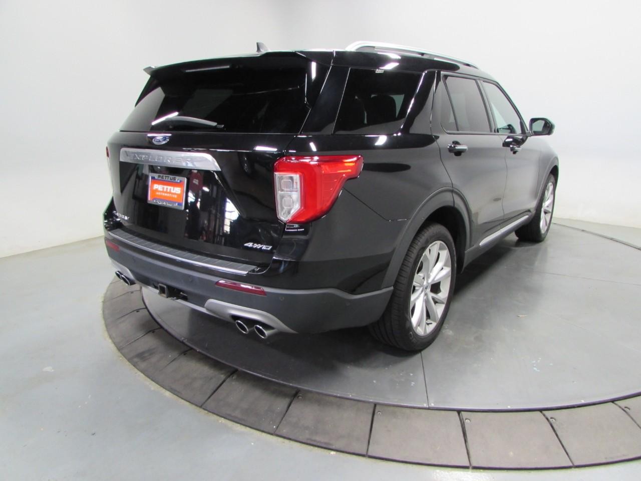 Ford Explorer Vehicle Full-screen Gallery Image 07