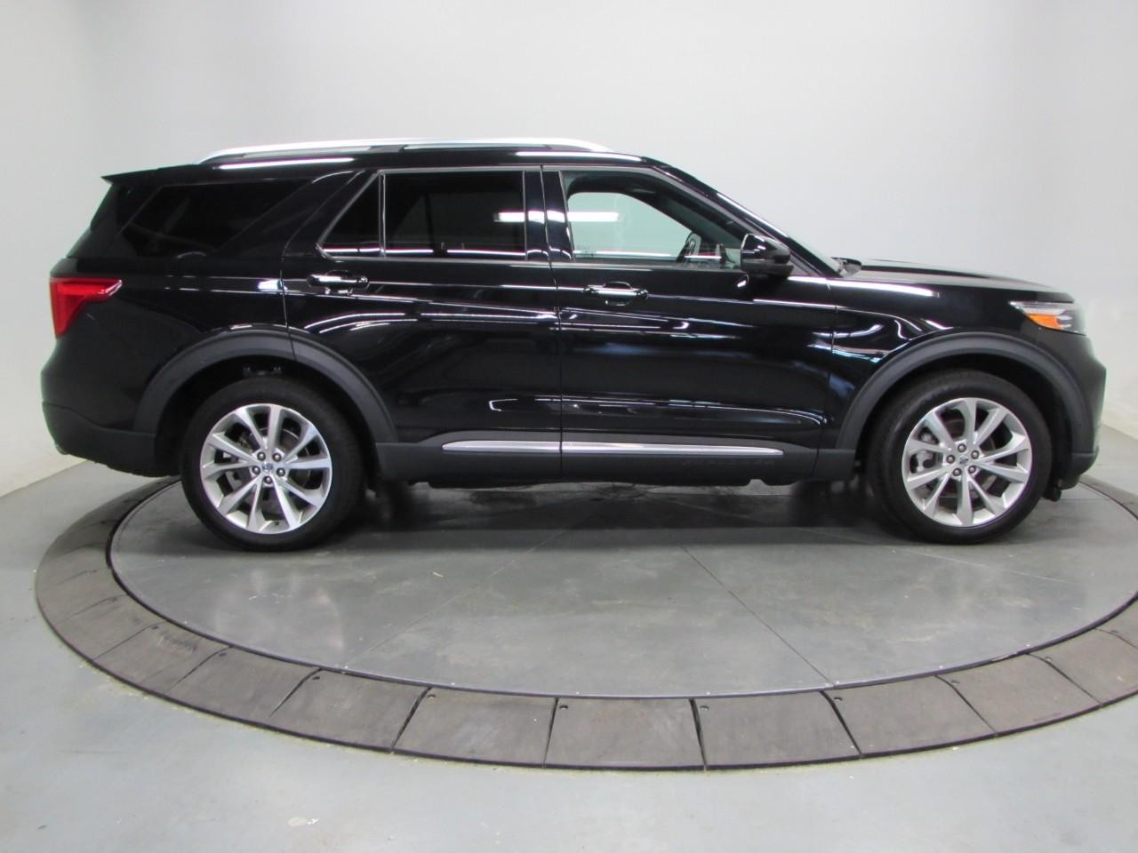Ford Explorer Vehicle Full-screen Gallery Image 08