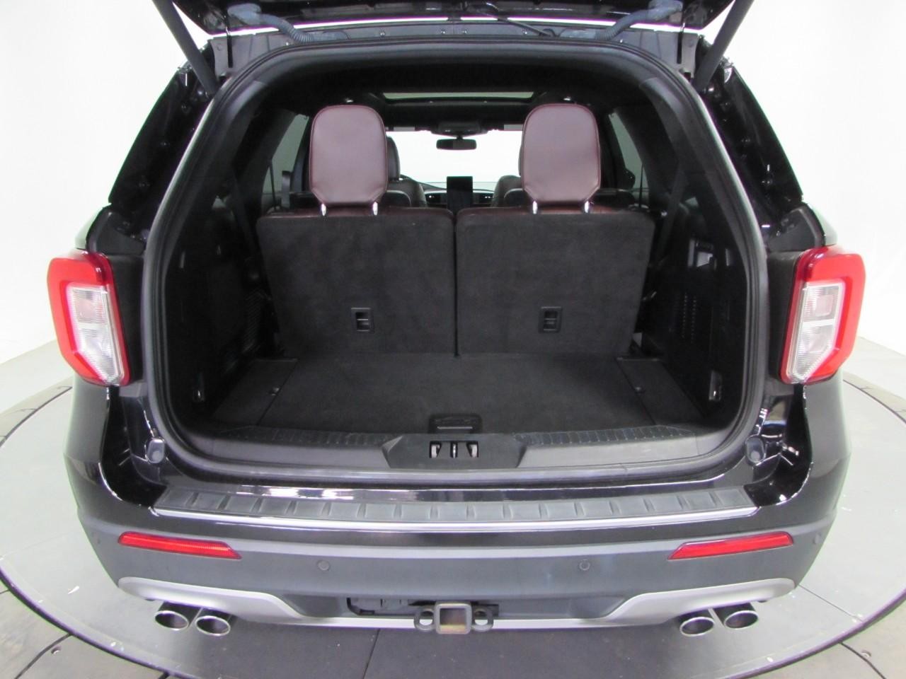 Ford Explorer Vehicle Full-screen Gallery Image 11