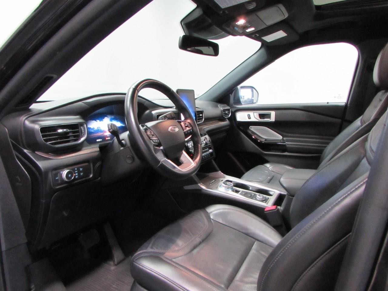 Ford Explorer Vehicle Full-screen Gallery Image 13