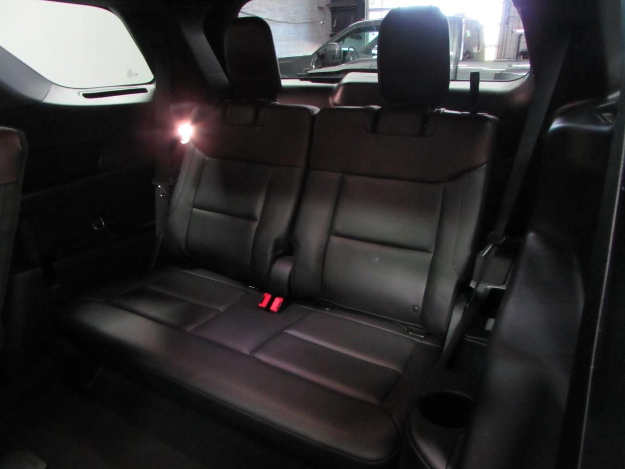 Ford Explorer Vehicle Full-screen Gallery Image 16