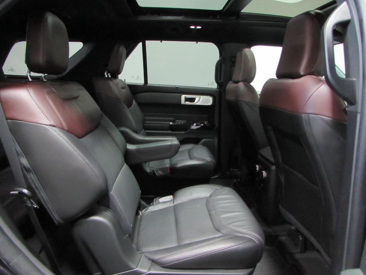 Ford Explorer Vehicle Full-screen Gallery Image 20