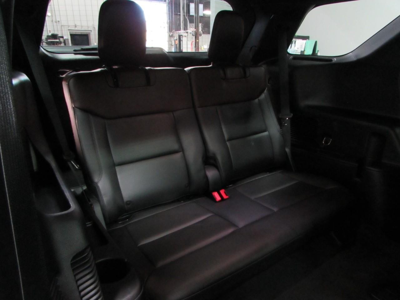 Ford Explorer Vehicle Full-screen Gallery Image 21