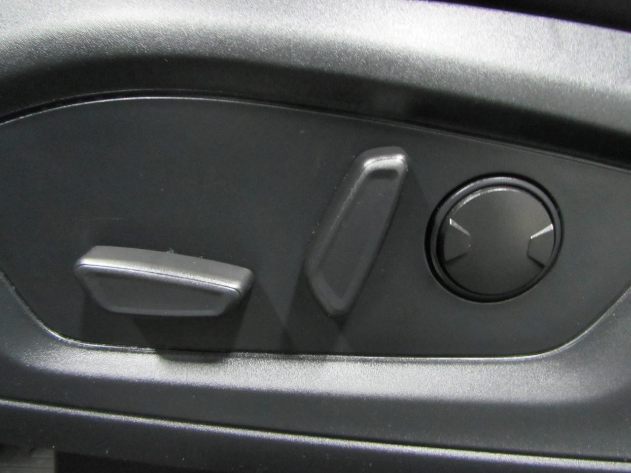 Ford Explorer Vehicle Full-screen Gallery Image 24