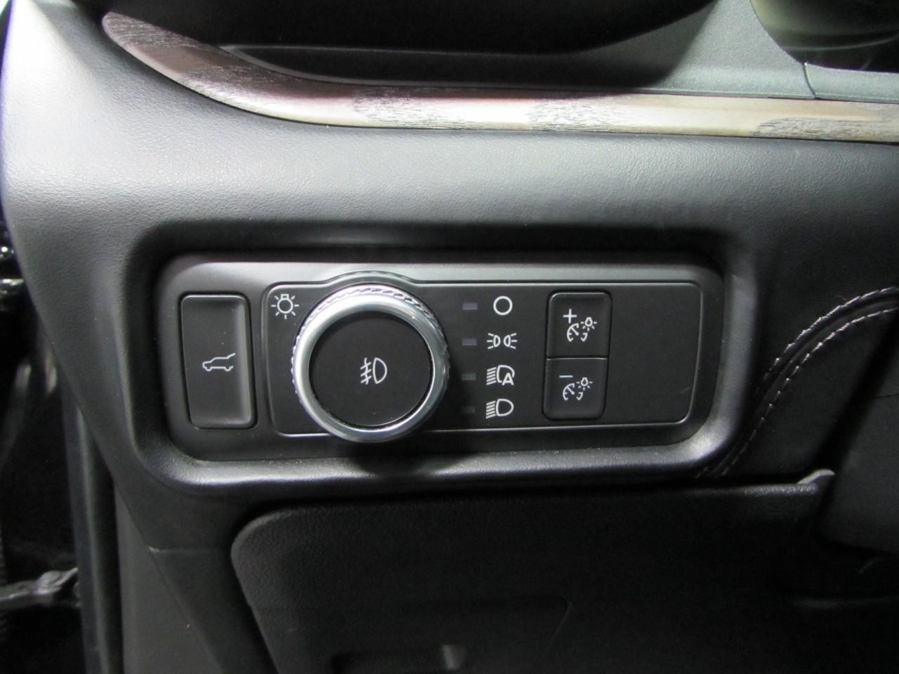 Ford Explorer Vehicle Full-screen Gallery Image 25