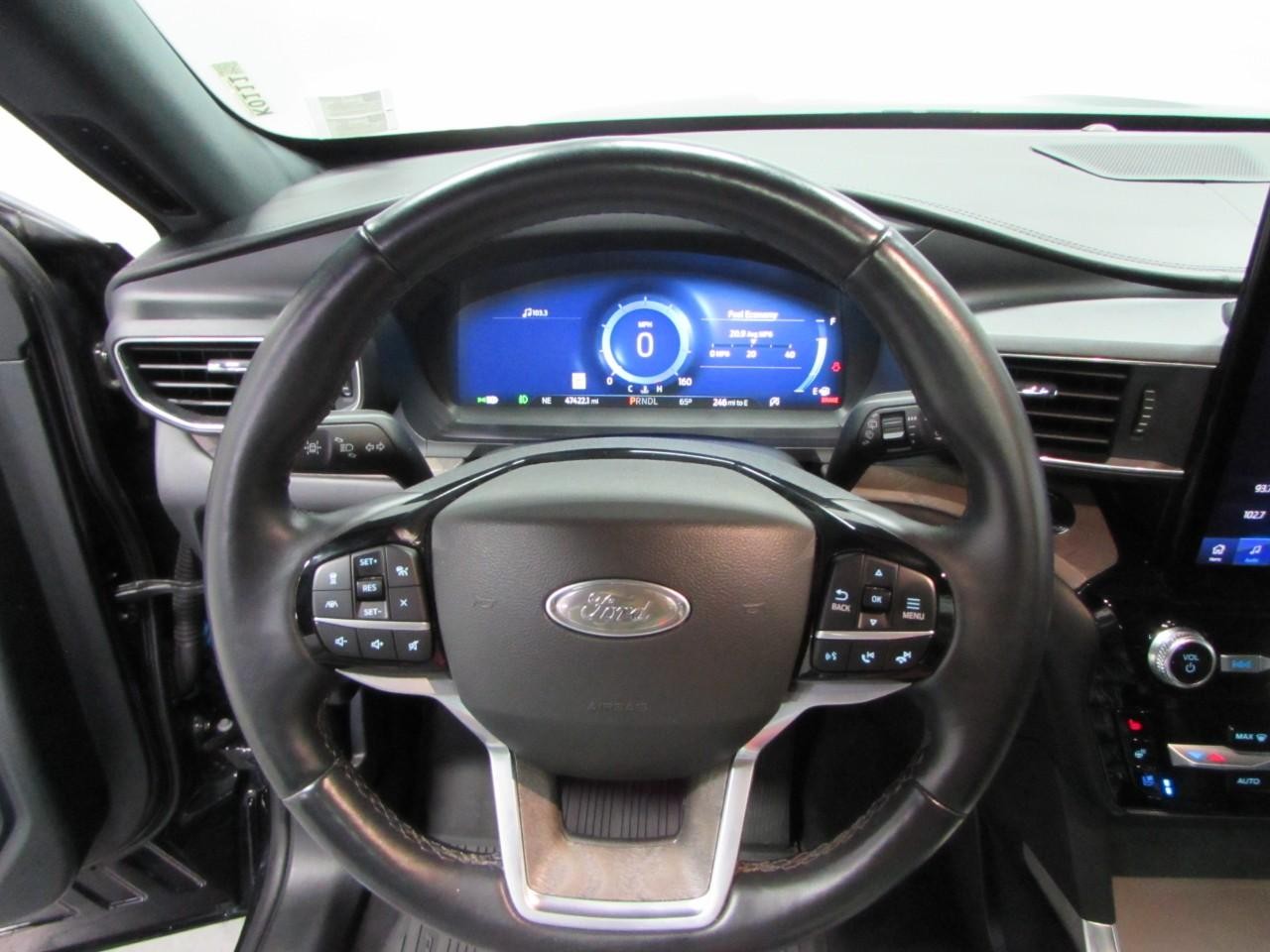 Ford Explorer Vehicle Full-screen Gallery Image 26