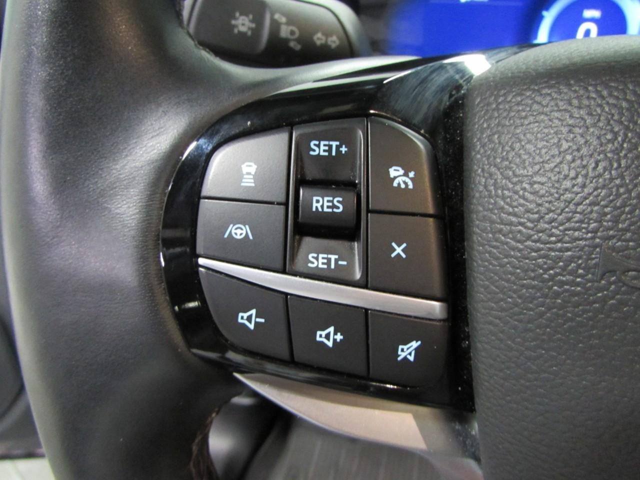 Ford Explorer Vehicle Full-screen Gallery Image 27