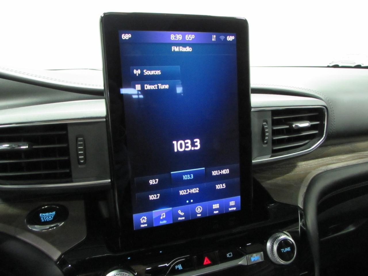 Ford Explorer Vehicle Full-screen Gallery Image 30