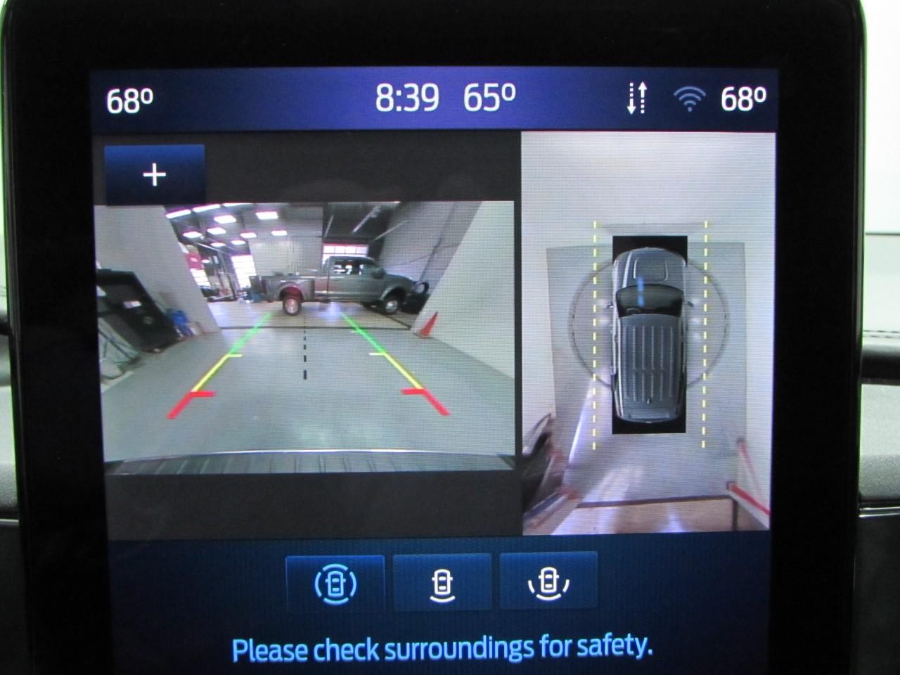 Ford Explorer Vehicle Full-screen Gallery Image 32