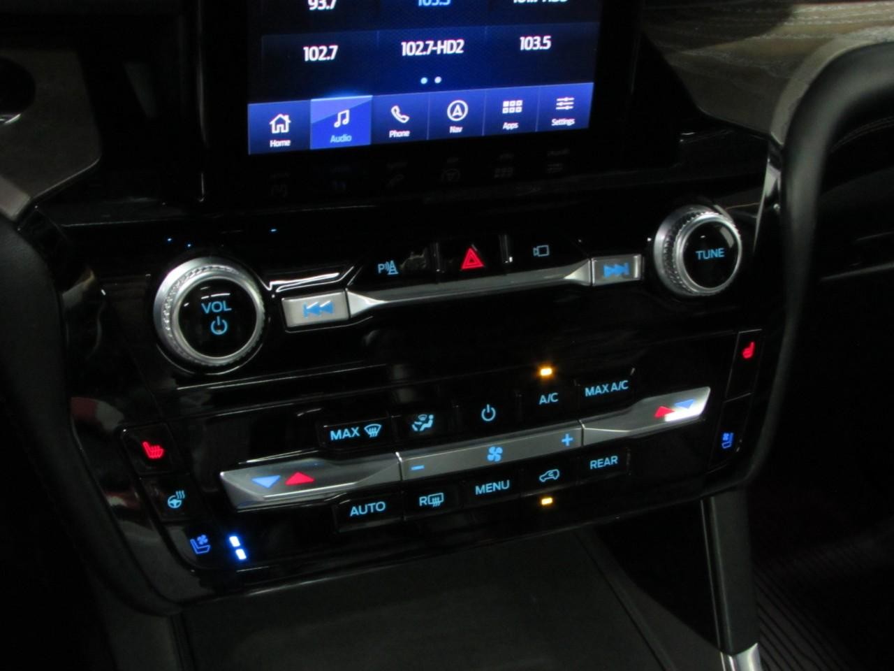 Ford Explorer Vehicle Full-screen Gallery Image 33