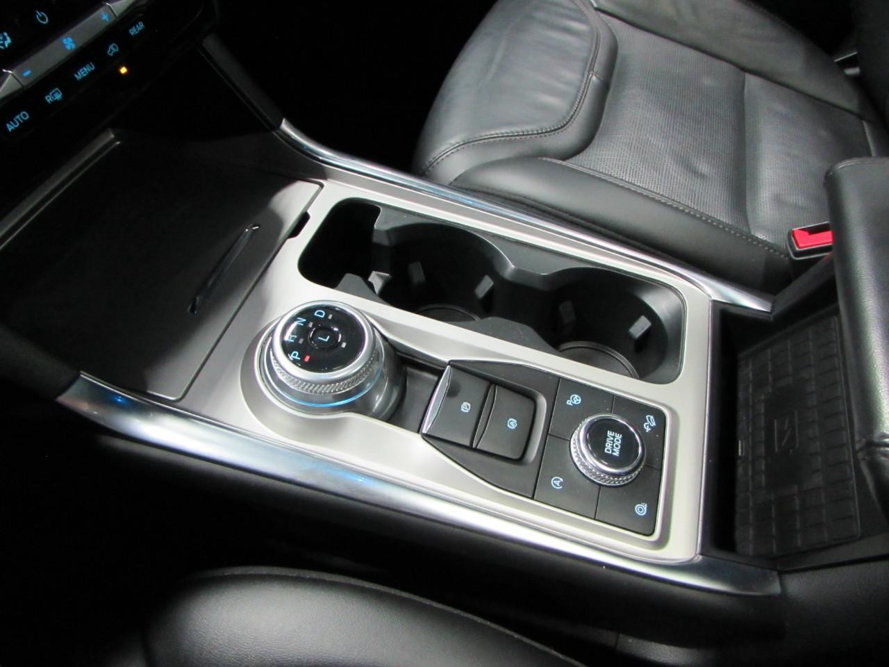 Ford Explorer Vehicle Full-screen Gallery Image 34