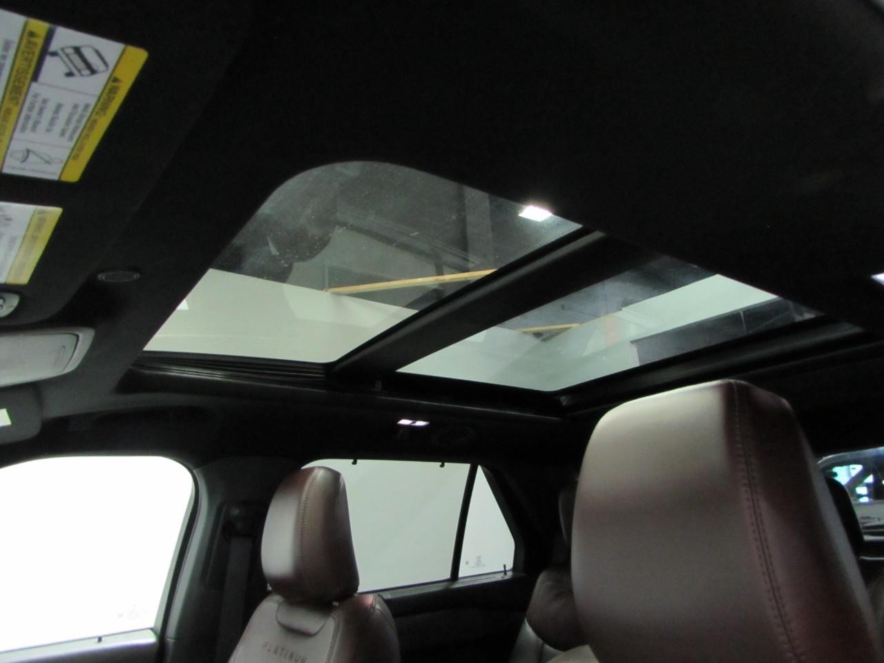 Ford Explorer Vehicle Full-screen Gallery Image 35