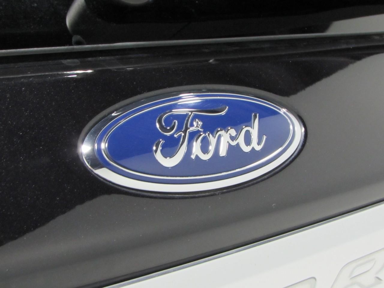 Ford Explorer Vehicle Full-screen Gallery Image 37