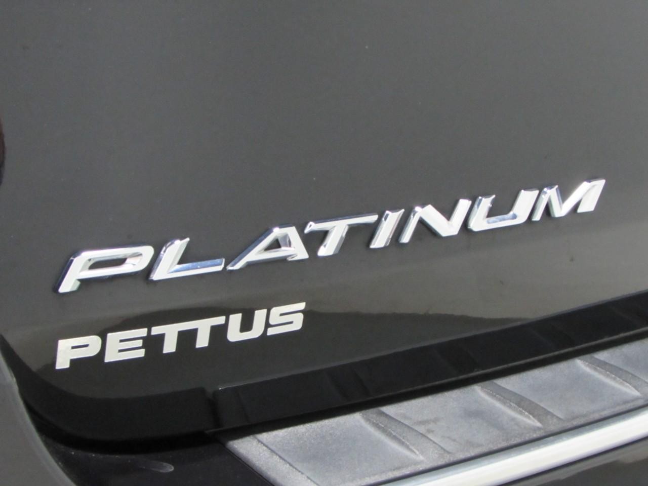 Ford Explorer Vehicle Full-screen Gallery Image 38