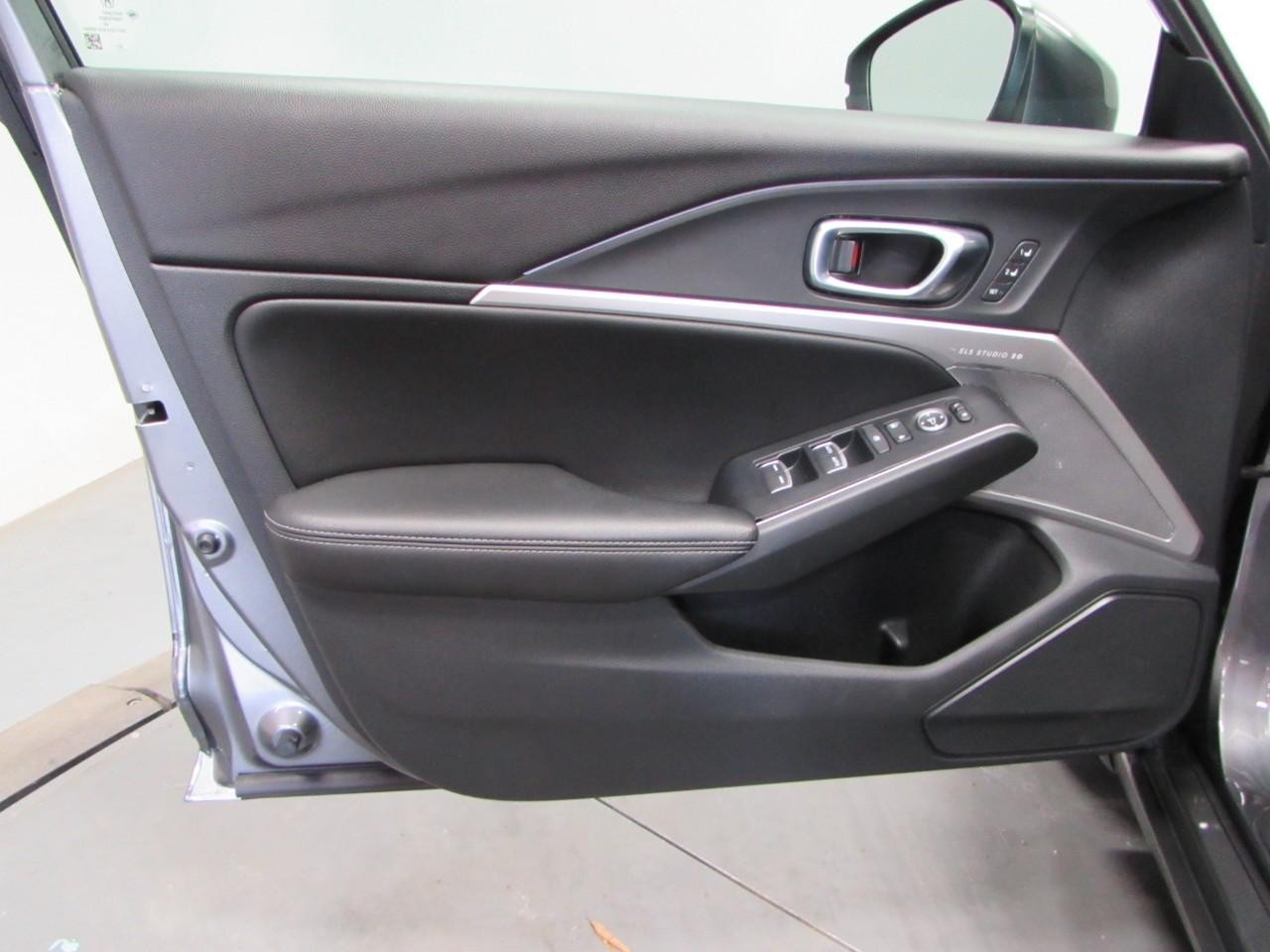 Acura Integra Vehicle Full-screen Gallery Image 12