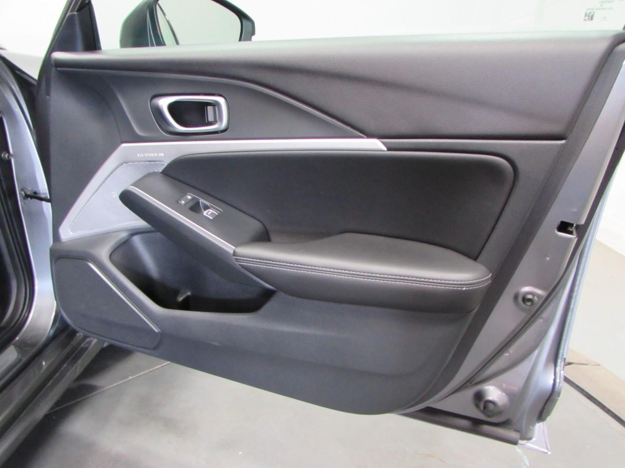 Acura Integra Vehicle Full-screen Gallery Image 16