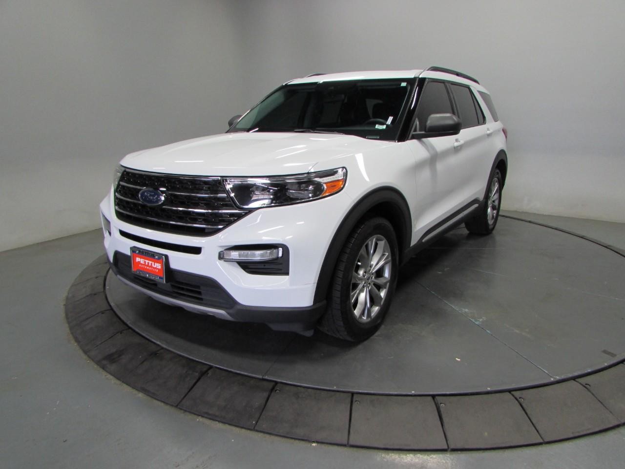 Ford Explorer Vehicle Full-screen Gallery Image 03